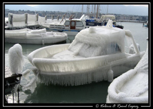 Ice boat ... it was quite cold last week in Switzerland. by Raoul Caprez 